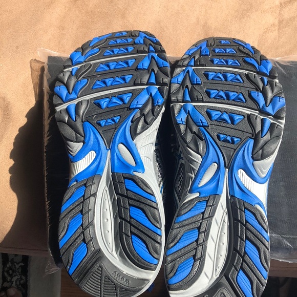 ASICS - Brand new ASICS shoes - Picture 2 of 4